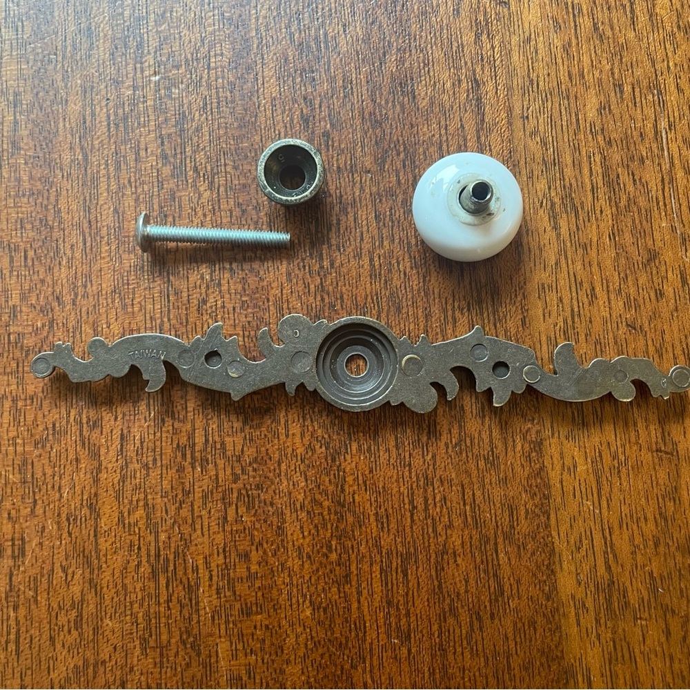 Vintage Set of 4 Handles for Dressers Knobs Pulls Hollywood Regency Hardware MCM - Picture 8 of 12